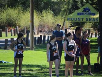 Cross country girls before the race