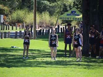 Cross country girls before the race