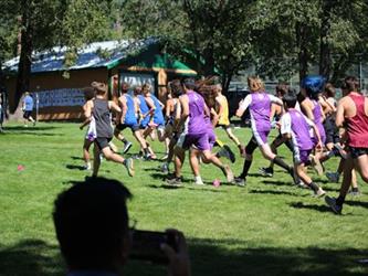 Cross country boys beginning the race