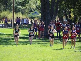 Cross country girls at the beginning of the race