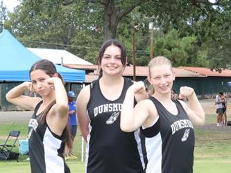 cross country girls posing