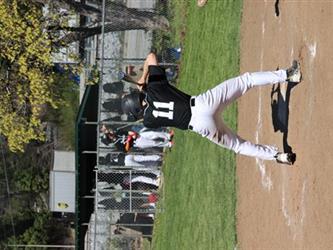 baseball player swinging the bat