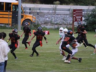 football players running