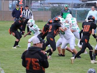 football players blocking