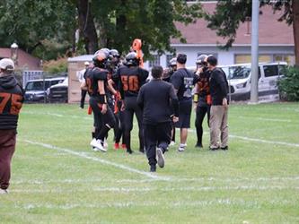 football players getting ready