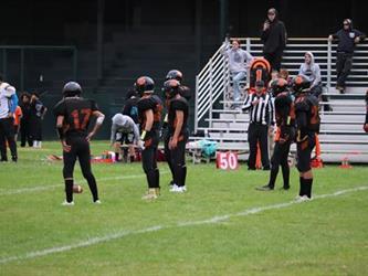football players getting ready