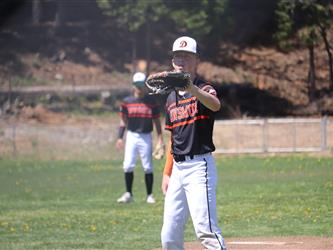 baseball player catching